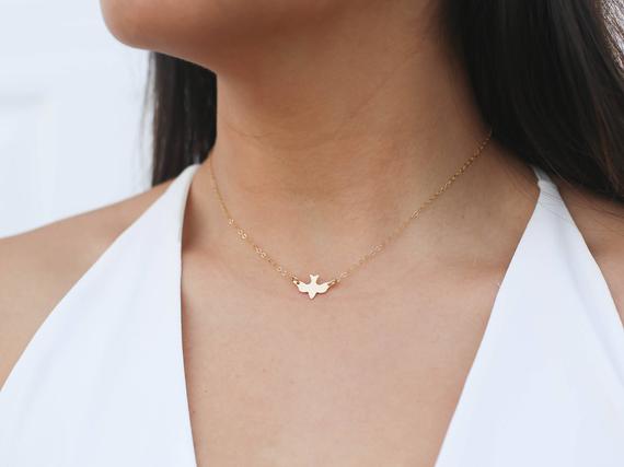 Tiny Soar Flying Bird pendant charm Necklace Peace Dove Necklace Little Swallow Baby Bird Necklaces Abstract Necklaces for Women Jewelry