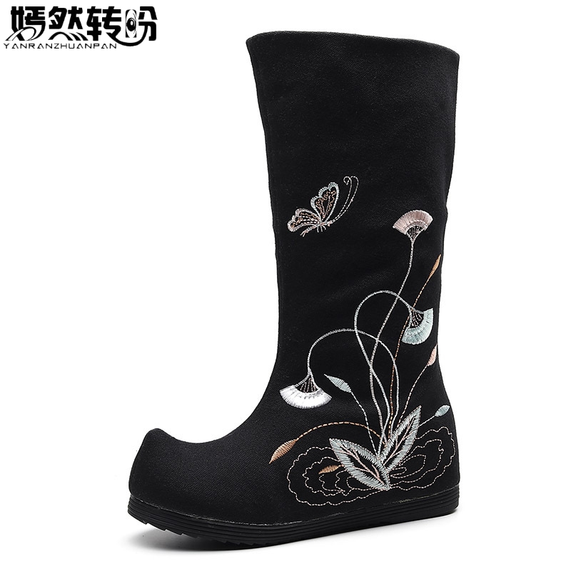 Women Boots Autumn Winter New Floral Embroidered Old Beijing Canvas Shoes Canvas Cloth High Single Boots Woman, Autumn white
Women Boots Autumn Winter New Floral Embroidered Old Beijing Canvas Shoes Canvas Cloth High Single Boots Woman, Autumn white