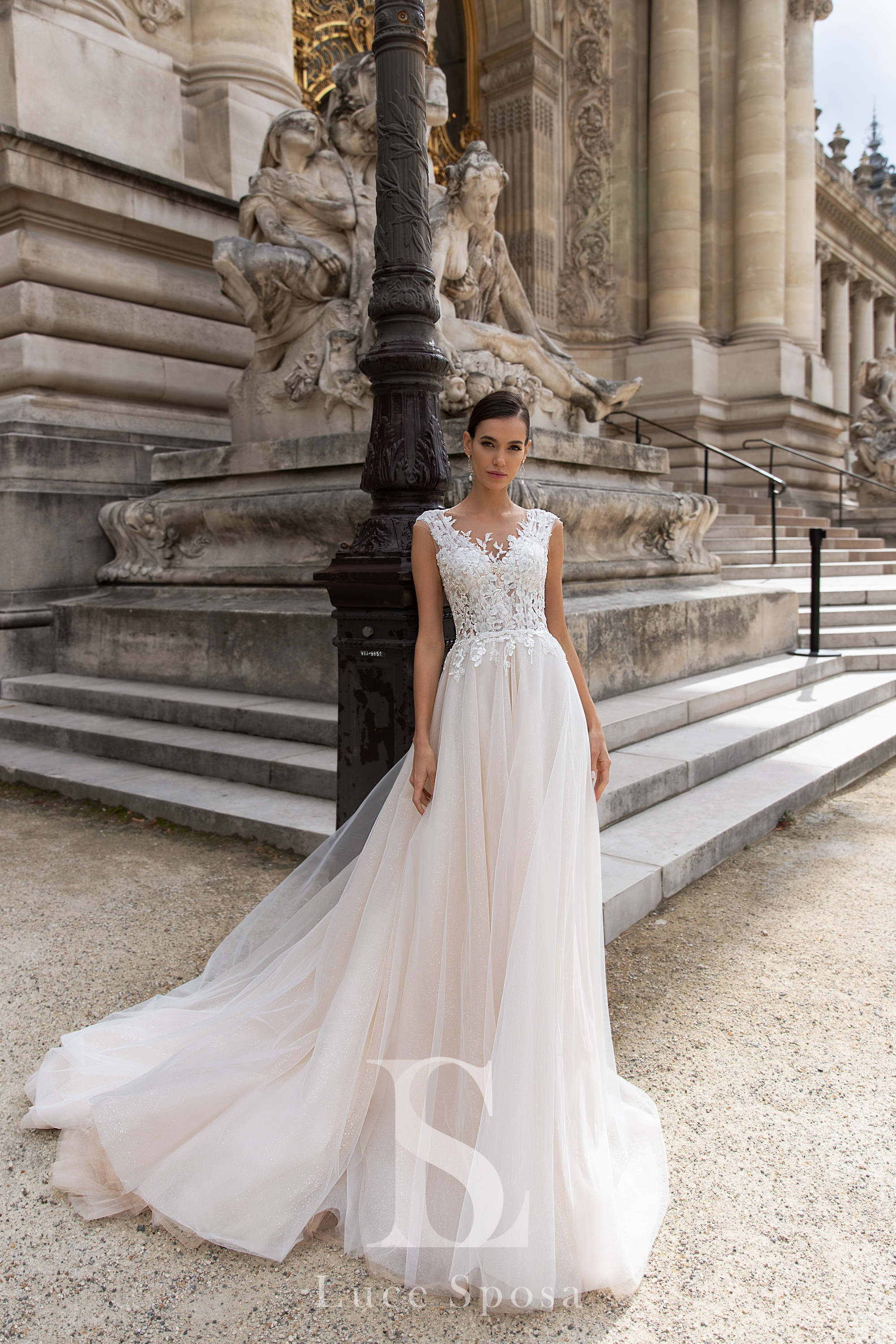 fashion wedding dresses sexy v neck lace appliques bridal gowns sweep train beach wedding dress robes de marie