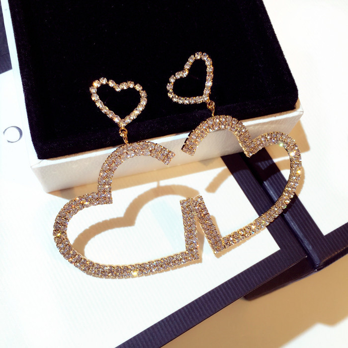 Wholesale- glittering new hot ins fashion luxury designer sparkling diamonds cute lovely heart pendant stud earrings for woman girls
Wholesale- glittering new hot ins fashion luxury designer sparkling diamonds cute lovely heart pendant stud earrings for woman girls