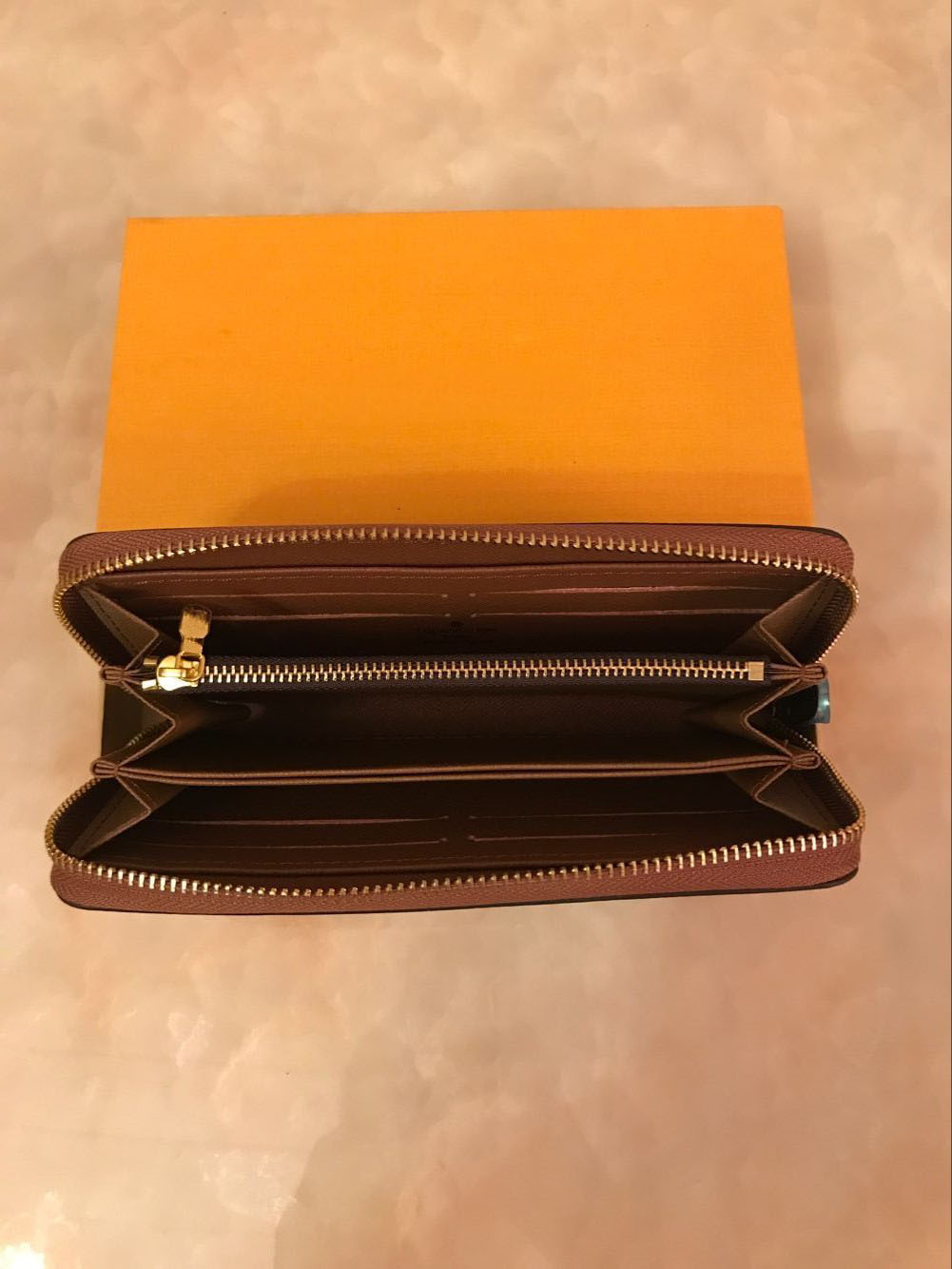Fashion women clutch wallet pu leather wallet single zipper wallets lady ladies long classical purse with orange box card 6018, L11-black-plaid
Fashion women clutch wallet pu leather wallet single zipper wallets lady ladies long classical purse with orange box card 6018, L11-black-plaid
