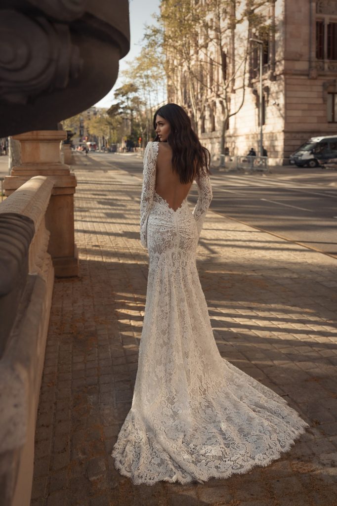 Julie Vino Mermaid Wedding Dresses Deep V Neck Lace Appliques Bridal Gowns Sexy Backless Long Sleeve Sweep Train Beach Wedding Dress