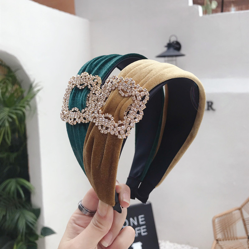 Vintage Bohemian Velvet Headband With Metal Rhinestone Hairband Hair Accessories
Vintage Bohemian Velvet Headband With Metal Rhinestone Hairband Hair Accessories