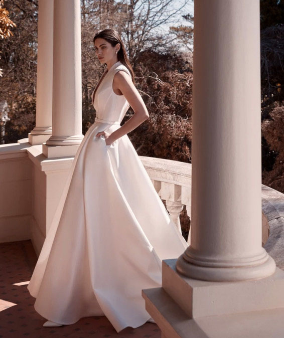 2022 A Line Wedding Dresses Deep V Neck Belt Button Custom made Wedding Gowns Sweep Train Vestidos De Novia