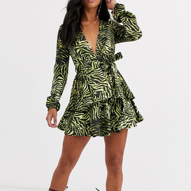SeeBeautiful New Fashion 2019 Autumn Winter Printed Stitching Sexy Big V-neck Long Sleeve Belt Waist Loose Dress Woman Q454, Green
SeeBeautiful New Fashion 2019 Autumn Winter Printed Stitching Sexy Big V-neck Long Sleeve Belt Waist Loose Dress Woman Q454, Green