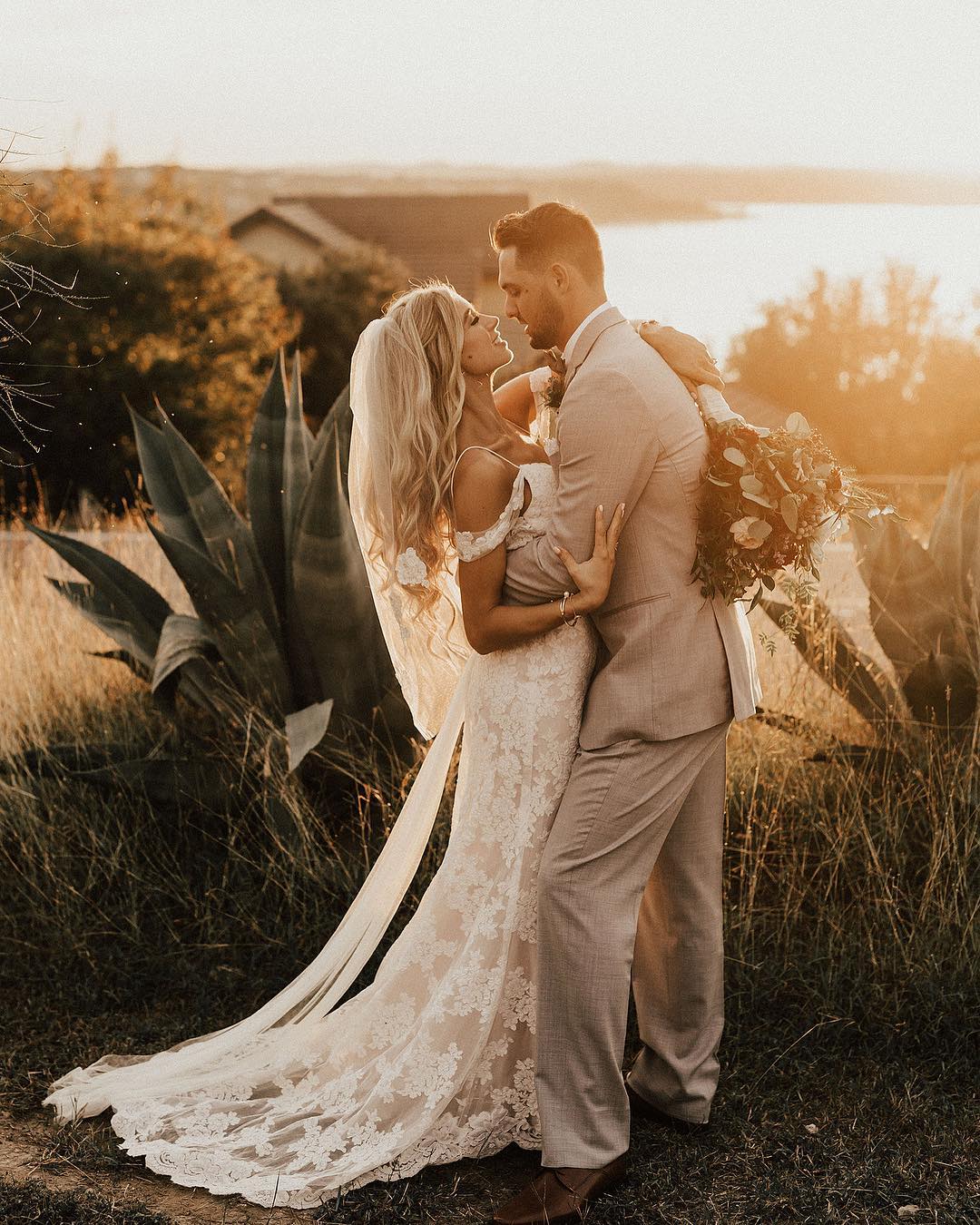 2019 Modest Mermaid Wedding Dresses Lace Applique Off The Shoulder Country Wedding Dress Sweep Train Bridal Gowns Vestidos De Novia Gowns