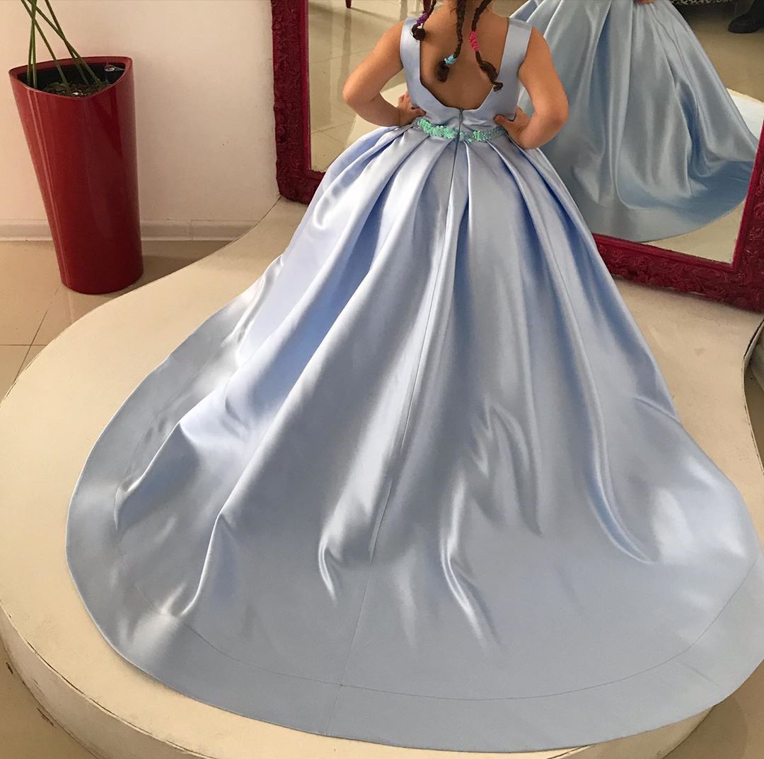 Simple Backless Flower Girl Dresses Ball Gown Satin Little Girl Wedding Dresses Cheap Communion Pageant Dresses Gowns F3214