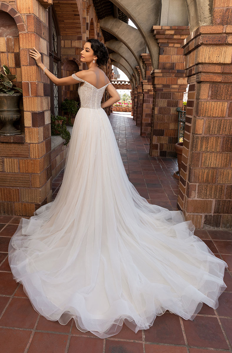 Kittychen Beading Wedding Dresses Off Shoulder Beads Pearls Backless Wedding Dress Tulle Sweep Train Beach Bridal Gowns