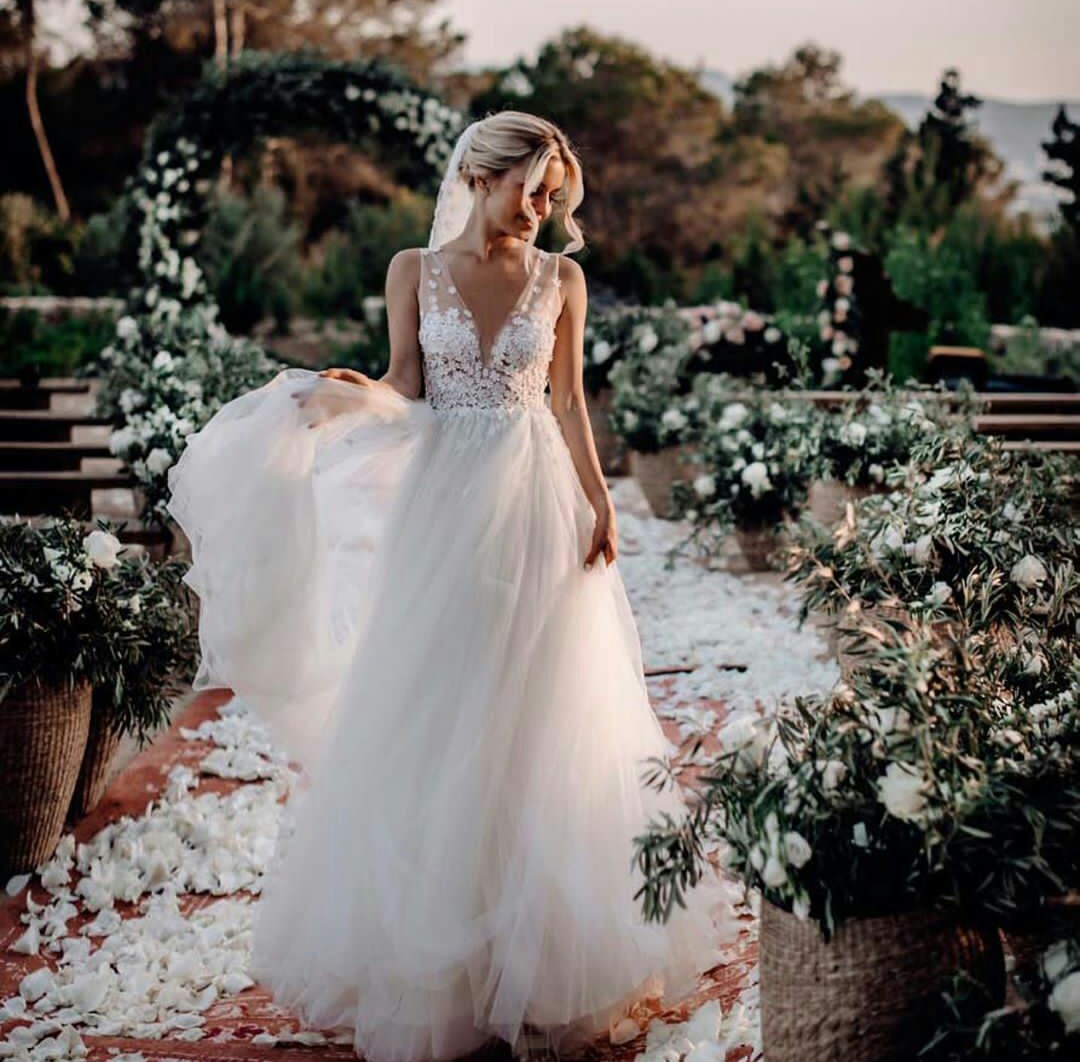 Beach A Line Wedding Dresses Sheer Deep V Neck 3D Floral Appliques Bridal Gowns Backless Floor Length Wedding Dress