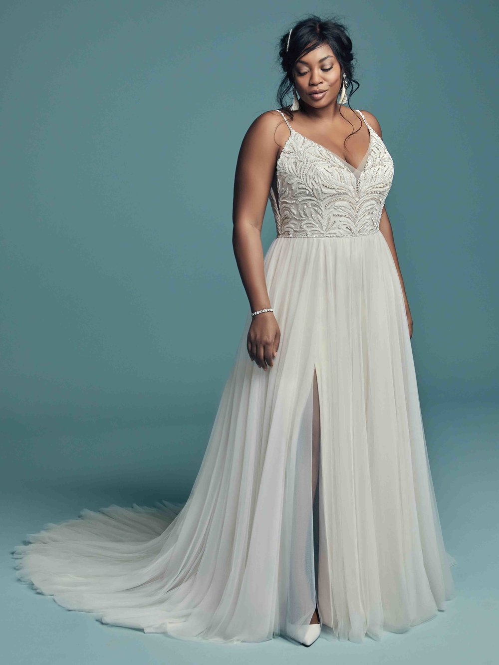 Plus Classy Beaded Size Backless Wedding Dresses Spaghetti Straps V Neck Side Split Bridal Gowns A Line Sweep Train Tulle Robe De Marie
