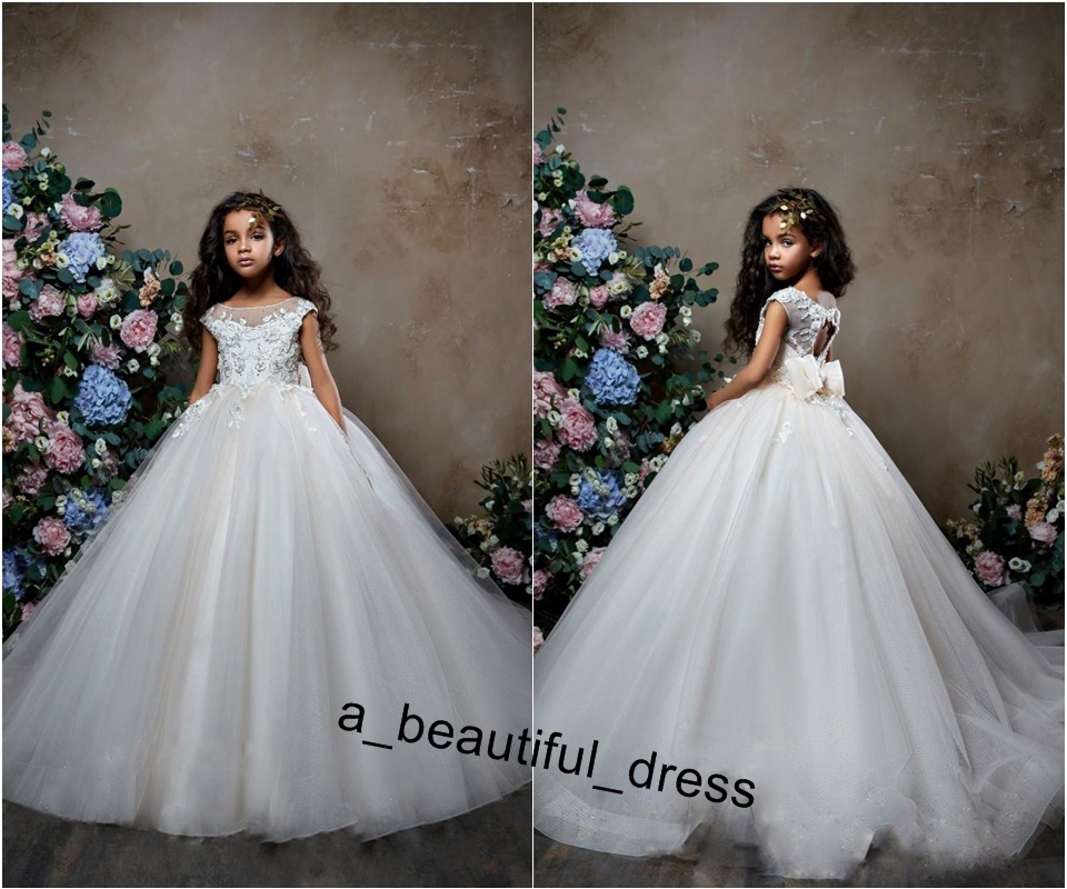 Sparkly Flower Girl Dresses For Weddings Bow Beaded Lace Appliqued Little Kids Baby Gowns Cheap Sweep Train Communion Dress FG1261