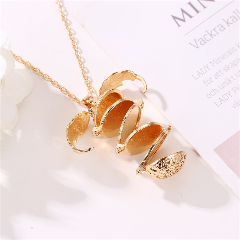Wholesale- Magic 4 Photo Memory Necklace Antique Sliver Locket Pendants Multilayer Openable Fashion Box Necklace Jewelry
Wholesale- Magic 4 Photo Memory Necklace Antique Sliver Locket Pendants Multilayer Openable Fashion Box Necklace Jewelry