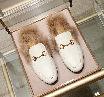 Designer Mens womens fur slippers leather fur slipper velvet princetown loafers flats with horsebit large size many styles EUR34-46, Black leather
Designer Mens womens fur slippers leather fur slipper velvet princetown loafers flats with horsebit large size many styles EUR34-46, Black leather