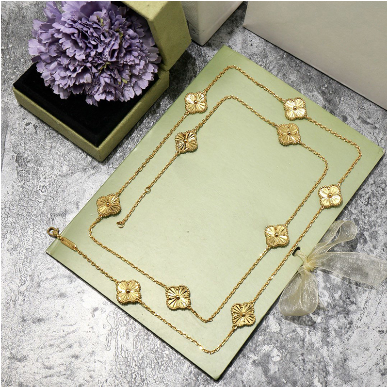NEW Exquisite Clover Carved 18K Gold Sweater Necklace for Women Fashion Brand Luxury Designer Designer Jewelry for Women Free Shipping, Silver
NEW Exquisite Clover Carved 18K Gold Sweater Necklace for Women Fashion Brand Luxury Designer Designer Jewelry for Women Free Shipping, Silver