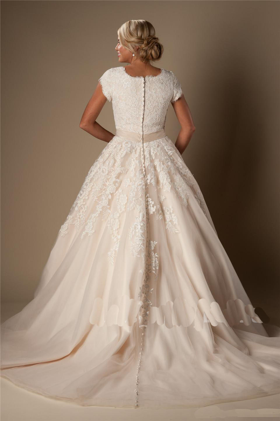 Lace Tulle Champagne A Line Wedding Dresses With Cap Sleeves Short Sleeves Church Bridal Gowns Button Wedding Gowns