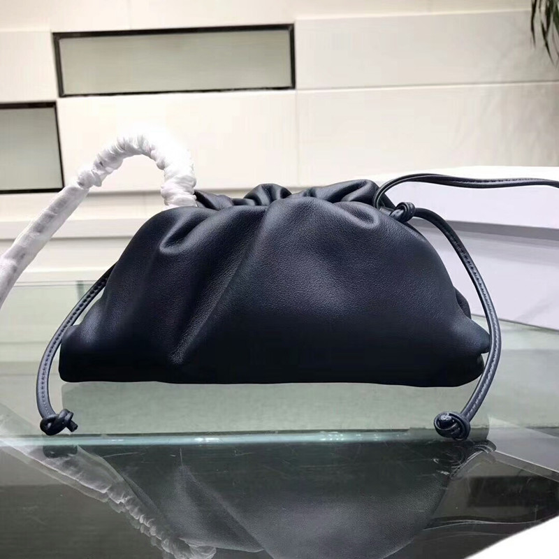 2019 Genuine Top Quality Desinger The Pouch Soft Calfskin Ladies Small Clutch Bag Hand Fashion crossbody women Cloud Bag от DHgate WW