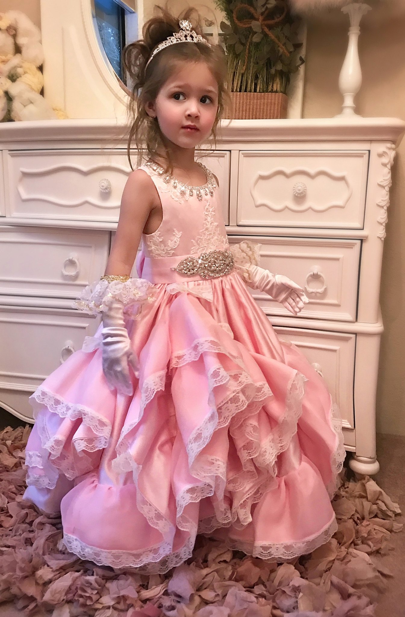 Cute Pink Flower Girl Dresses For Weddings Jewel Neck Lace Rhinestone Sash Girls Pageant Gowns Tutu First Holy Communion Dresses Party