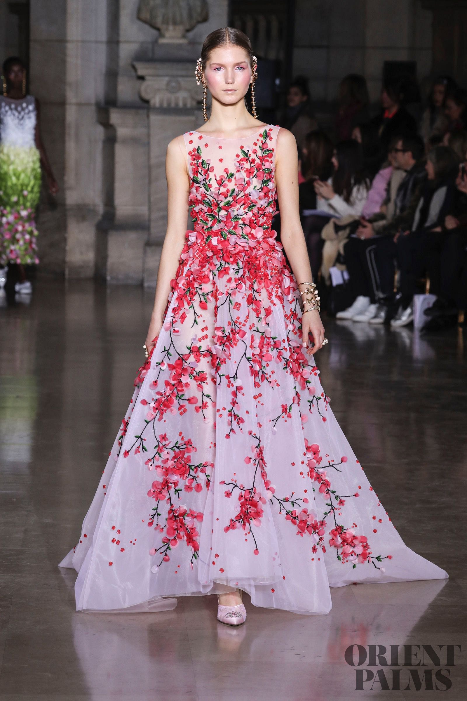 Sparkle Evening Dresses Jewel Neck Lace 3D Floral Appliques Beaded Sweep Train A Line Prom Dress Custom Made Illusion Formal Party Gowns