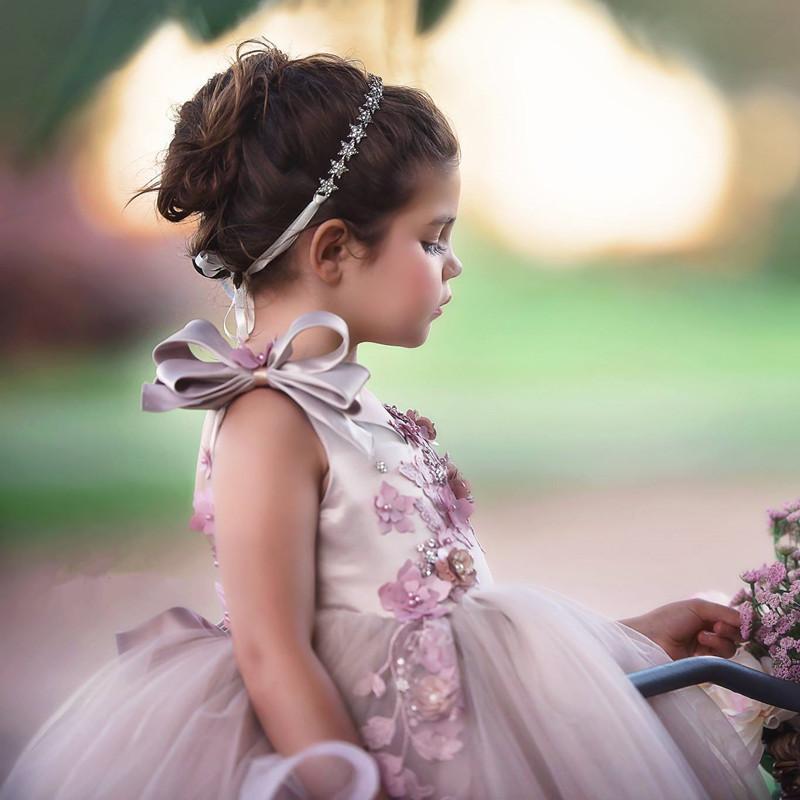 Lovely Princess New Flower Girls Dresses Jewel Neck Hand Made Flowers Beaded Sleeveless Tiered Long Birthday Child Girl Pageant Gowns S
