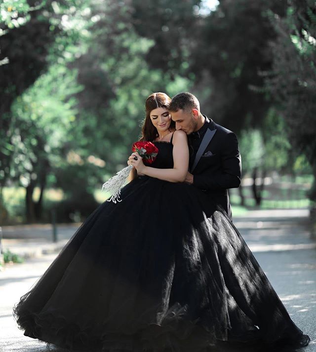 Gothic Black Ball Gown Spaghetti Sleeveless Tulle Wedding Dresses Wedding Gowns Sweep Train Bridal Gowns