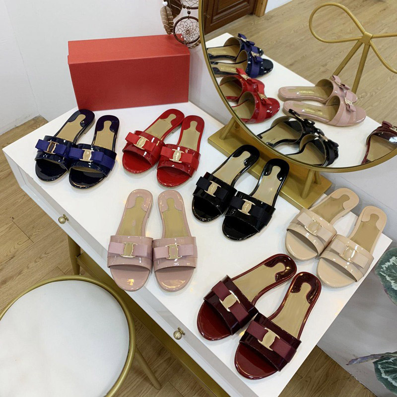 New 2019 Brand Women Vara Bow SLIDE SANDAL fish mouth Leather slippers luxury Designer women flat fashion Designer slippers, Black
New 2019 Brand Women Vara Bow SLIDE SANDAL fish mouth Leather slippers luxury Designer women flat fashion Designer slippers, Black