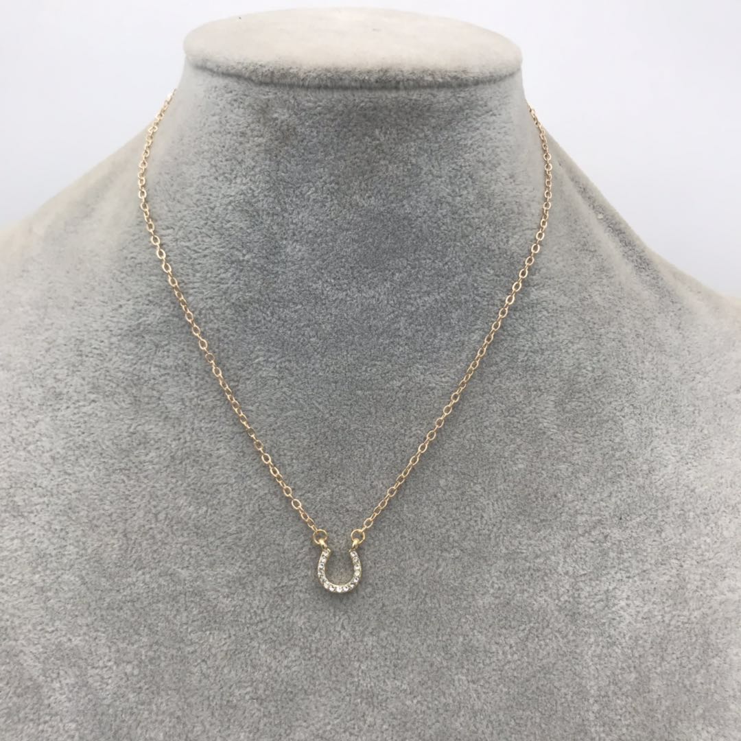 Fashion in stock diamond short jewelry for women gold plated crystal rhinestone paved tiny horseshoe pendant necklace, Silver
Fashion in stock diamond short jewelry for women gold plated crystal rhinestone paved tiny horseshoe pendant necklace, Silver