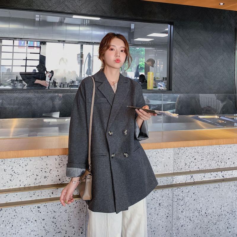 Women' single coat 2019 autumn new casual fashion temperament elegant solid color double-breasted small suit women' shirt
Women' single coat 2019 autumn new casual fashion temperament elegant solid color double-breasted small suit women' shirt