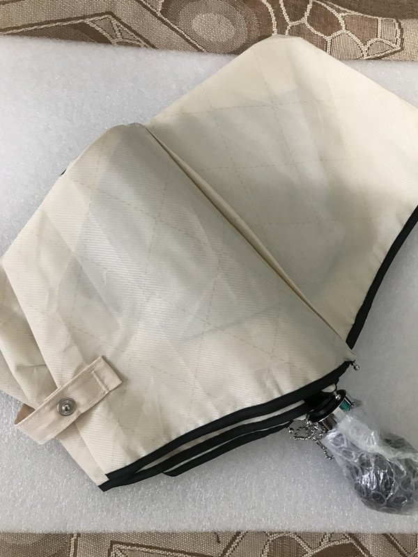 Fashion Classic pattern Camellia Flower logo Umbrella For Women 3 Fold Vintage Umbrella with gift Box And Bag Rain Umbrella VIP gift, Black flower
Fashion Classic pattern Camellia Flower logo Umbrella For Women 3 Fold Vintage Umbrella with gift Box And Bag Rain Umbrella VIP gift, Black flower