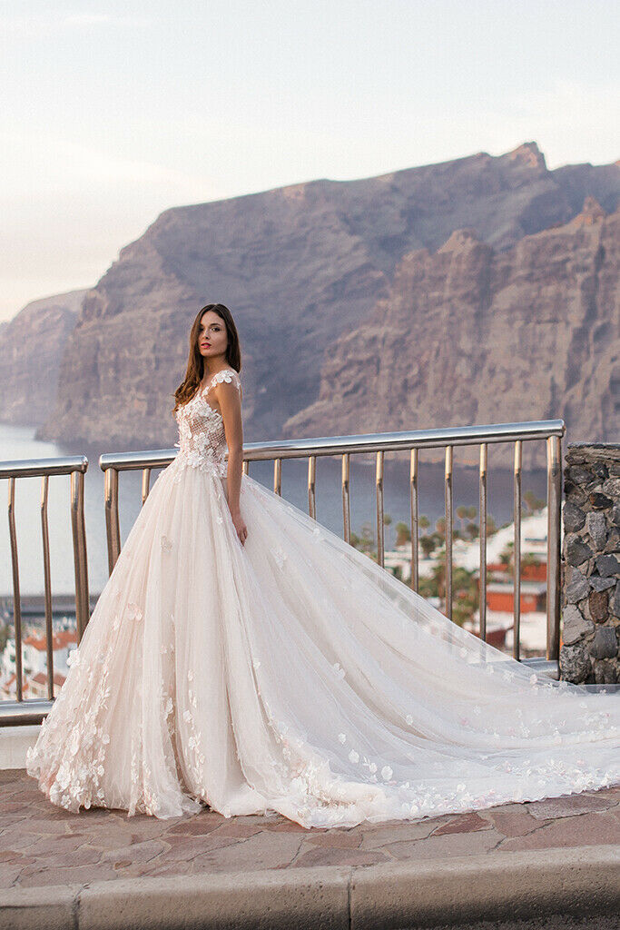 Country 3D Floral Appliqued Wedding Dresses Cap Sleeve Lace A Line Court Train Wedding Dress Bridal Gowns Vestido De Novia