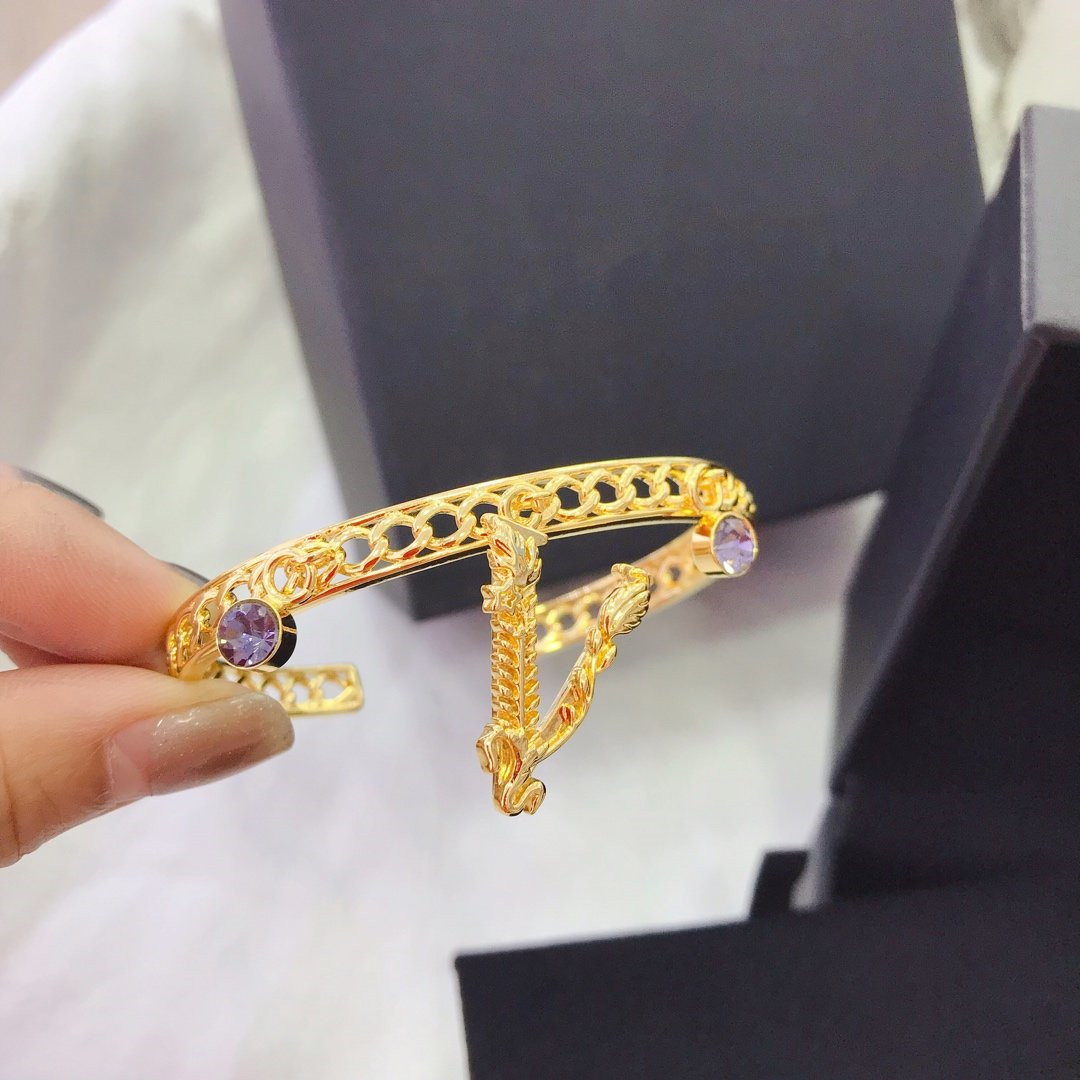 Designer Bracelet Style Beauty Portrait Bracelet Fashion Classic Wedding Party Bracelet Fine Jewelry Lady Gifts
Designer Bracelet Style Beauty Portrait Bracelet Fashion Classic Wedding Party Bracelet Fine Jewelry Lady Gifts