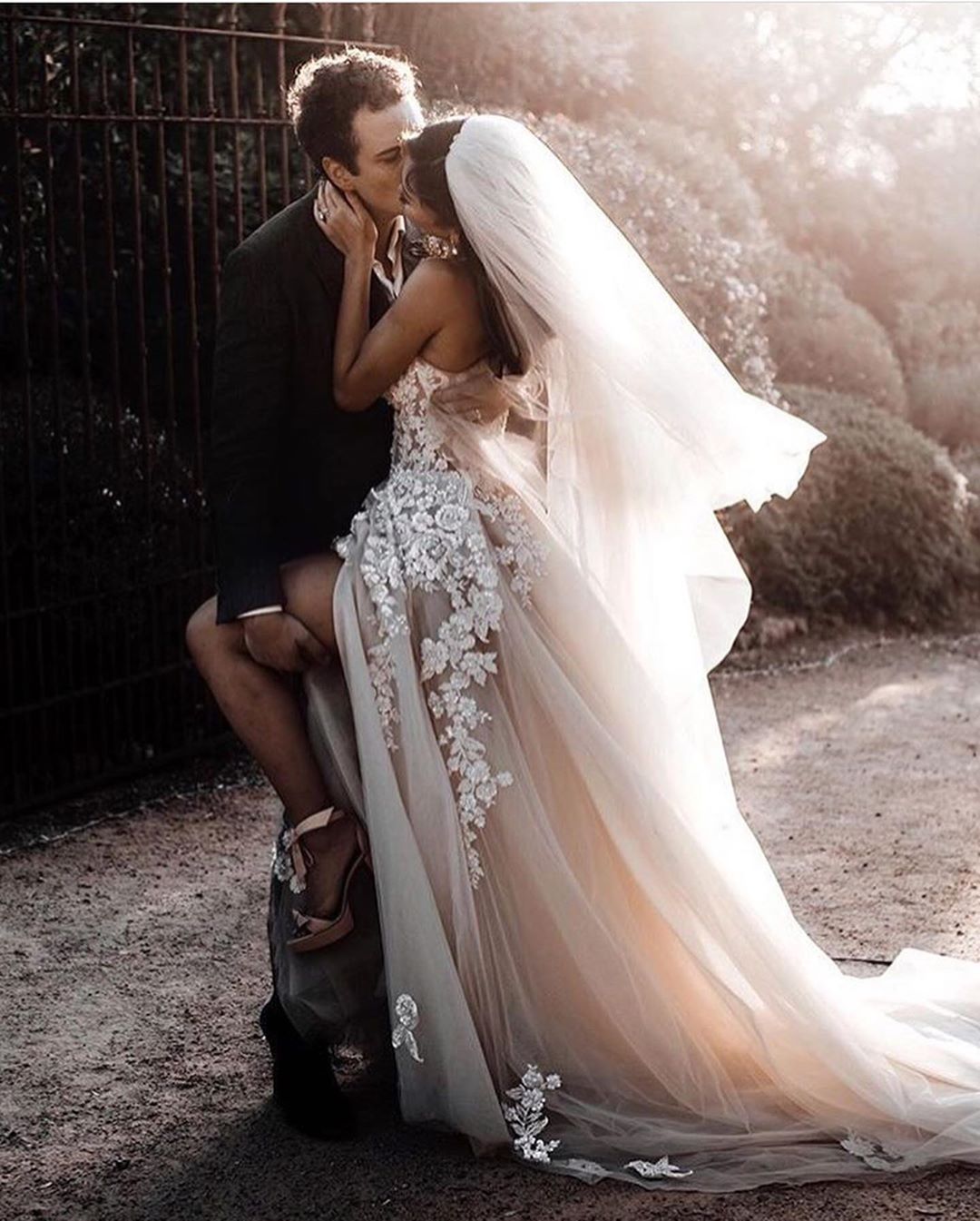 Beach Graceful Lace Wedding Dresses Sweetheart Neck Appliqued Bridal Gowns A Line Sweep Train Tulle Robe De Marie