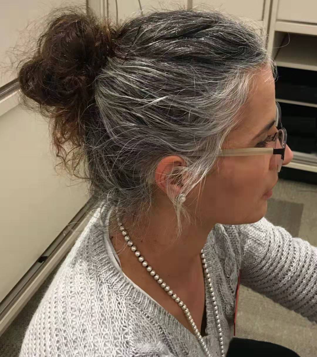 Salt and Pepper grey ponytail hairstyle gray hair, side part ponytail ,grey natural hightlight salt and pepper ponytail