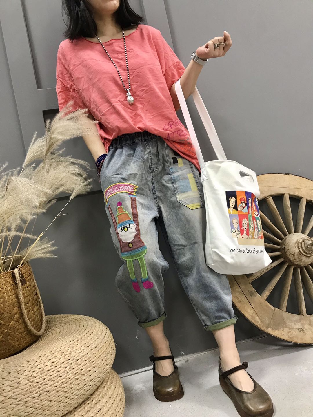 Hot stamping affixed cloth jeans girl coloured drawing or pattern, Navy blue 
Hot stamping affixed cloth jeans girl coloured drawing or pattern, Navy blue