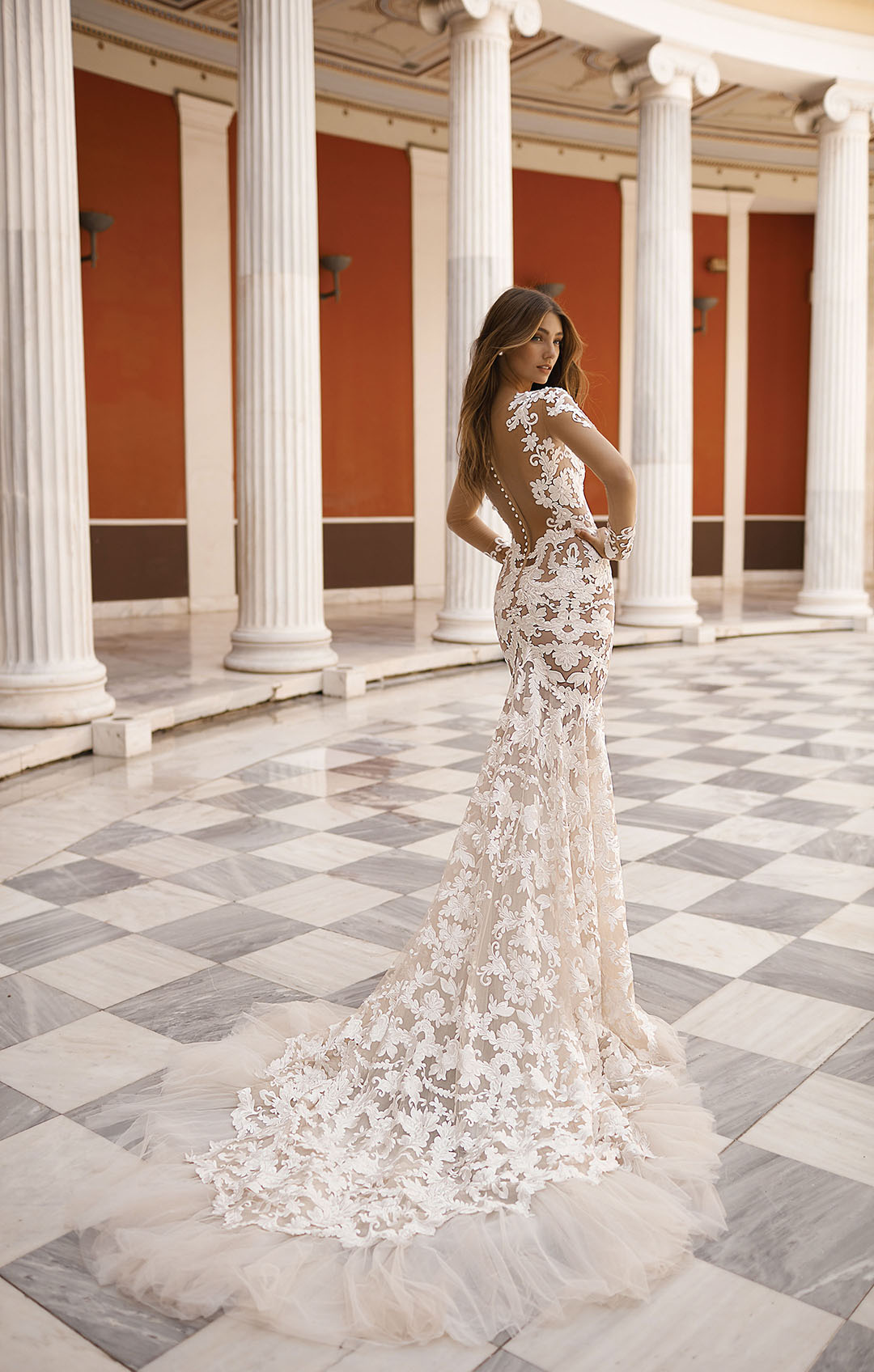 2019 Berta Mermaid Wedding Dresses Lace Applique Sheer Jewel Neckline Beach Bridal Gowns Button Covered Court Train Cheap Wedding Dress
