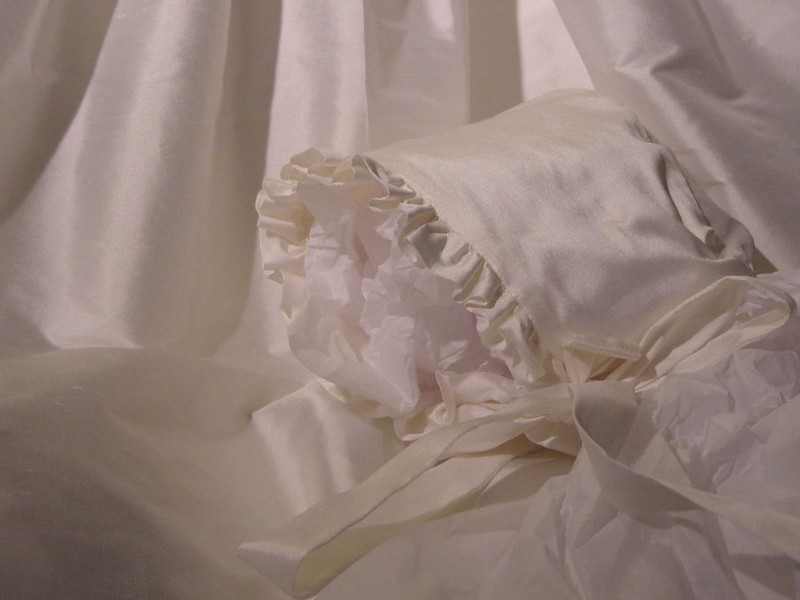 Hot Sale 2019 Lace Christening Gowns For Baby Girls Short Sleeve Applique Baptism Dresses Flower Girls Dress For Weddings With Bonnet