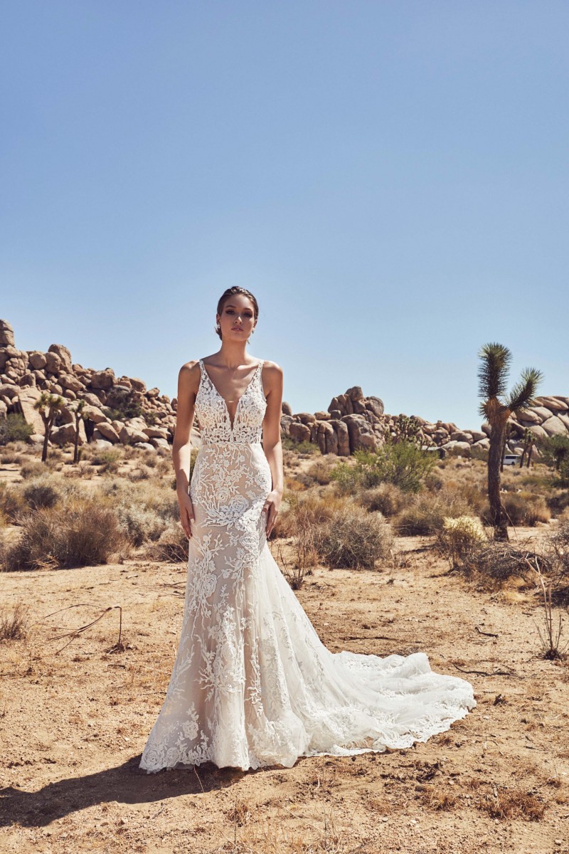 2020 Elegant Mermaid Wedding Dresses Deep V Neck Beads Backless Appliques Wedding Dresses Sweep Train Vestidos De Novia