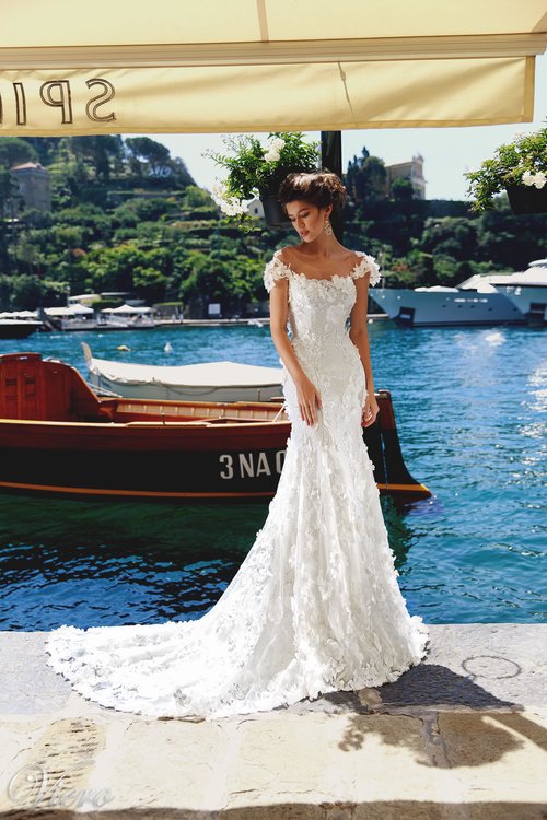 Luxury Mermaid Wedding Dresses Lace 3D Floral Appliqued Sweep Train Off The Shoulder Beach Wedding Dress Plus Size Boho Bridal Gowns Country