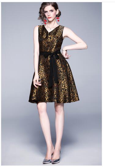 New High-end Jacquard Retro Leopard Slim Elegant V-neck Sleeveless Lace A-line Skirt, As the picture
New High-end Jacquard Retro Leopard Slim Elegant V-neck Sleeveless Lace A-line Skirt, As the picture
