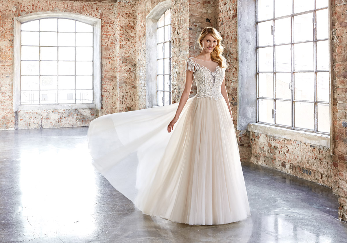 Vintage Plus Size Wedding Dresses Sheer Jewel Neck Lace Appliqued Tulle Bridal Gowns Eddy K 2019 Beach Wedding Dress