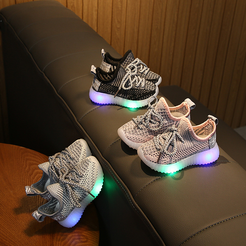 Longueur intérieure 13.5-18cm 1-6 ans Children Fashion Fashion Girls Garçons Garçons Respirrables et Antiskid Sneakers Baby Mesh LED Lampe Chauss