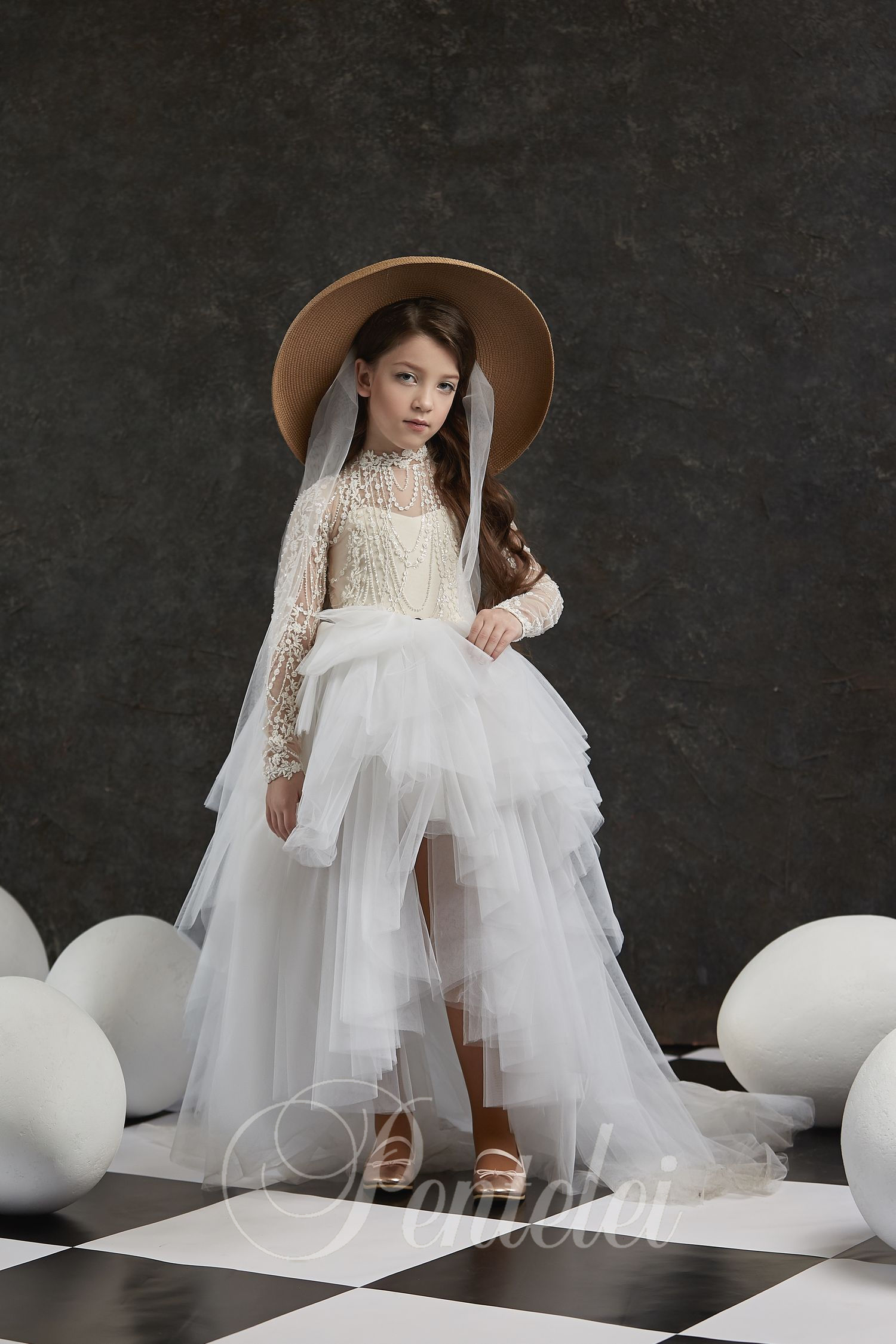 2020 Cowboy Flower Girl Dresses For Wedding Lace Appliqued Tiered Skirts Little Girls Pageant Dress High Neck First Holy Communion Gowns