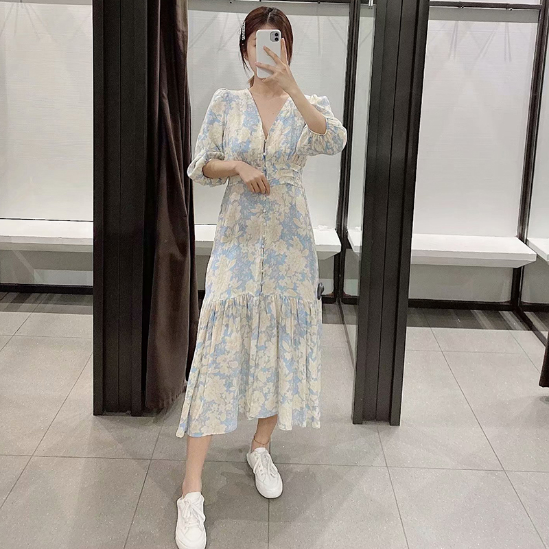 Women Floral Print Elegant Dress V Neck Lantern Sleeve Vintage Long Dress Female Elastic Waist Holiday Pleated Sundress
Women Floral Print Elegant Dress V Neck Lantern Sleeve Vintage Long Dress Female Elastic Waist Holiday Pleated Sundress
