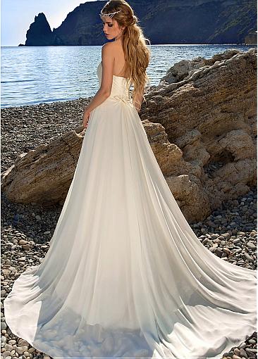 2020 Charming Chiffon Strapless Bridal Dresses A-line Floor Length Ruched Bodice Wedding Dresses with Beadings Beach Wedding Gown