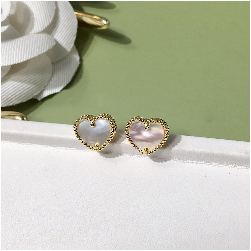 New Fashion Heart Stud Earrings for Women Fashion Ear Jewelry O'reilles Femmes Brincos Bijoux Gift Luxury Designer Jewelry for Women, White
New Fashion Heart Stud Earrings for Women Fashion Ear Jewelry O'reilles Femmes Brincos Bijoux Gift Luxury Designer Jewelry for Women, White