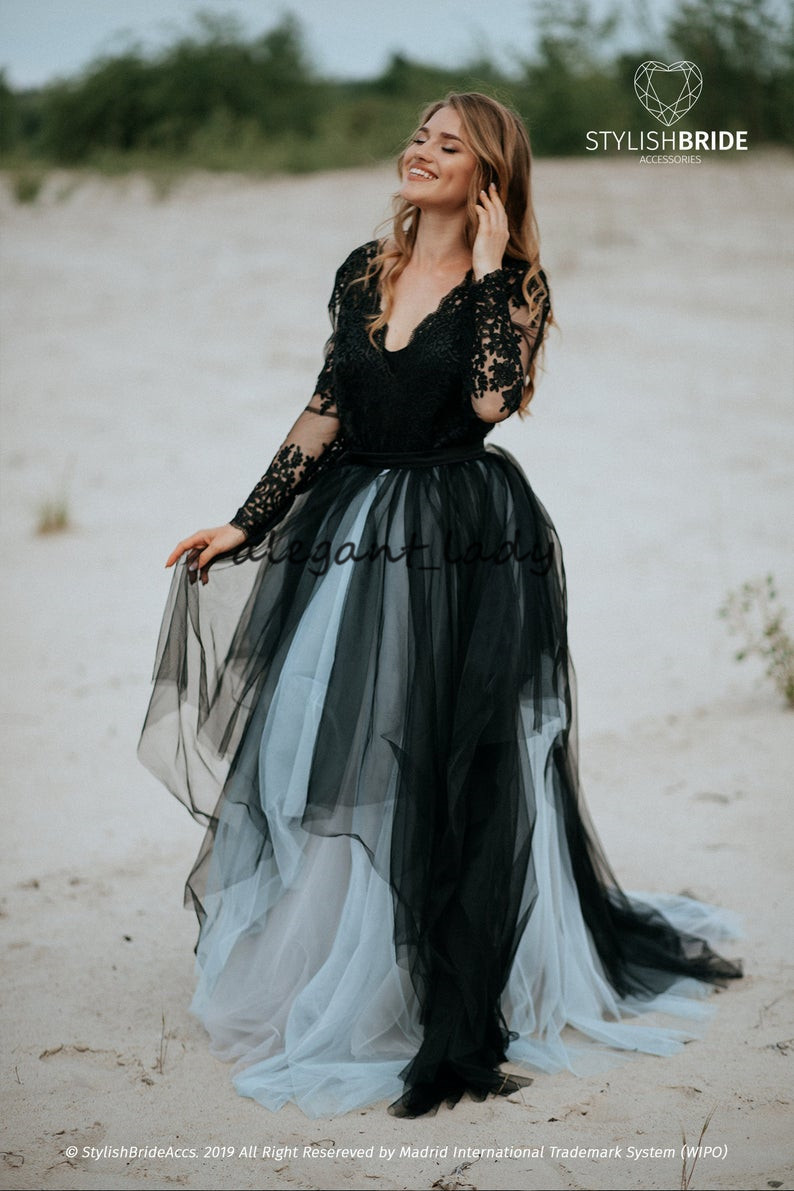 Vintage Black Bohemian Wedding Dresses with Long Sleeve 2023 Gothic Lace Backless V-neck Beach Garden Bridal Informal Temple Gown