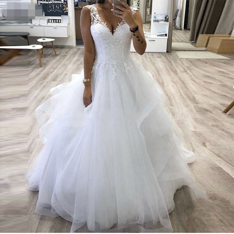 vintage Wedding Dresses V-neck Appliques Tulle cascading ruffles Tiered Skirt Bridal Dresses Lace Up Back Wedding Gowns vestido de noiva, Gray
vintage Wedding Dresses V-neck Appliques Tulle cascading ruffles Tiered Skirt Bridal Dresses Lace Up Back Wedding Gowns vestido de noiva, Gray