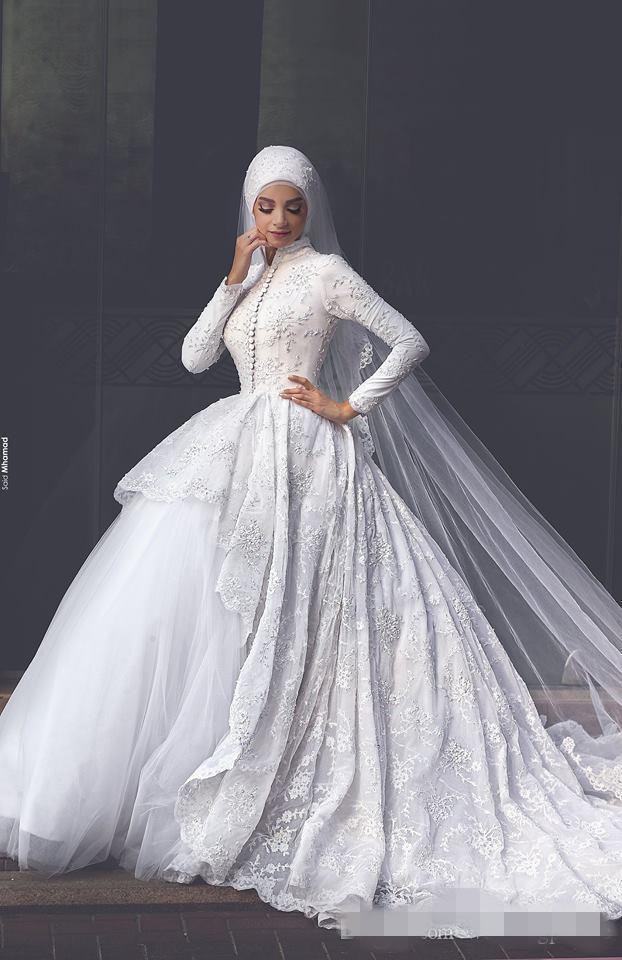 Dresses Muslim Long Sleeves Covered Buttons Lace Applique Tiered Skirt Sweep Train High Neck Arabic Wedding Gown Custom Made