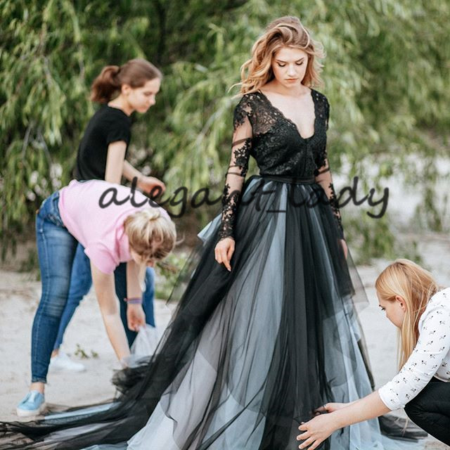 Black Gothic Wedding Dresses 2021 Vintage Lace Tulle Long Sleeve V-neck Outdoor Bride Casual Beach Country Wedding Gown Cheap