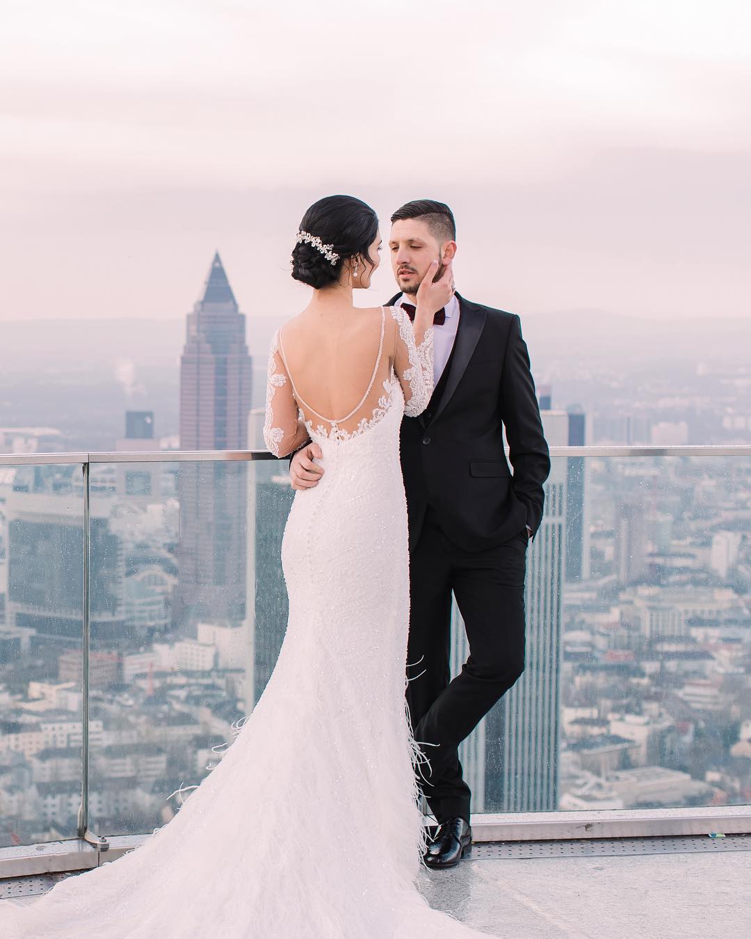 2019 Mermaid Wedding Dresses Lace Applique Feather Backless Long Sleeve Country Wedding Dress Vestidos De Novia Plus Size Bridal Gowns