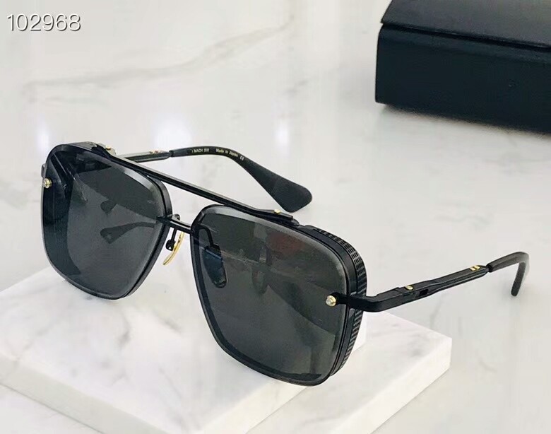 New luxury popular TOP sunglasses limited edition SIX men design K gold retro square frame crystal cutting lens with grid detachable
New luxury popular TOP sunglasses limited edition SIX men design K gold retro square frame crystal cutting lens with grid detachable